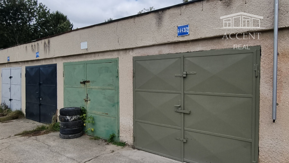 PREDAJ KOMPLETNE ZREKONŠTRUOVANEJ  GARÁŽE NA HANÁCKEJ ULICI V RUŽINOVE
