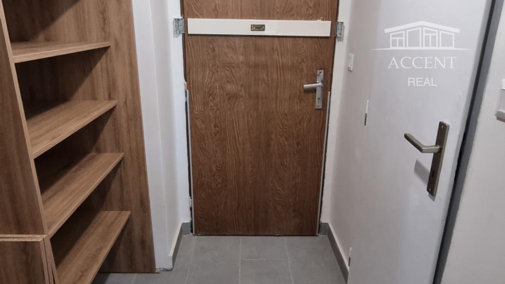 PRENÁJOM PEKNÉHO 1 - IZBOVÉHO BYTU PRI OC VIVO