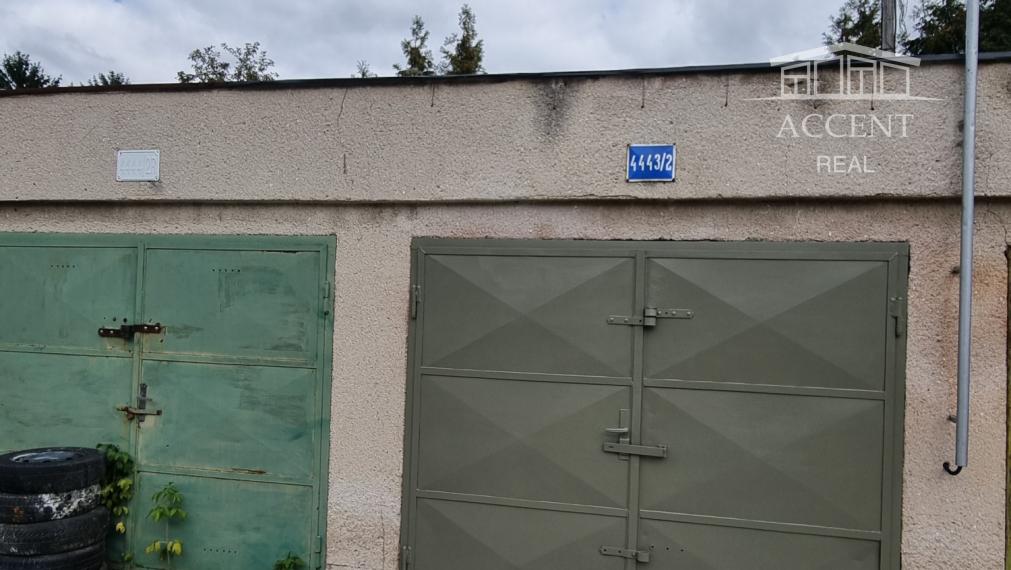 REZERVOVANÁ - PREDAJ KOMPLETNE ZREKONŠTRUOVANEJ  GARÁŽE NA HANÁCKEJ ULICI V RUŽINOVE