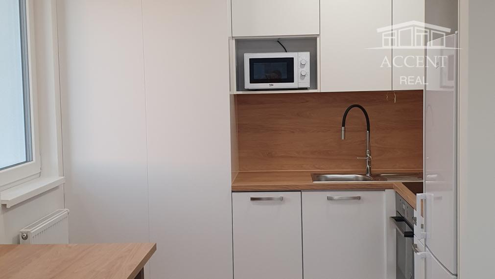 VÝBORNÁ CENA - PRENÁJOM 2 - IZBOVÉHO BYTU S BALKÓNOM A GARÁŽOVÝM STÁTÍM - OVOCNÉ SADY