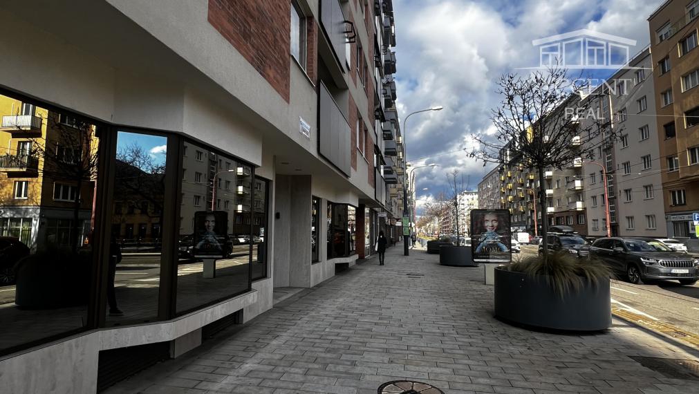 PRÉMIOVÉ OBCHODNÉ PRIESTORY(166M2) S VÝKLADMI NA FREKVENTOVANEJ ULICI V CENTRE - KRÍŽNA UL.