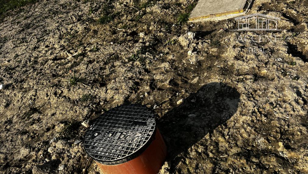 ROŽNÝ STAVEBNÝ POZEMOK (607M2) SO SIEŤAMI V PEKNEJ LOKALITE RODINNÝCH DOMOV - MOST PRI BRATISLAVE