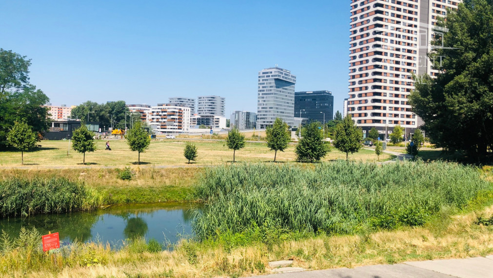 SKVELÁ PONUKA - SLNEČNÝ, ZREKONŠTRUOVANÝ 1-IZBOVÝ BYT(30M2) S LOGGIOU V TOP LOKALITE NA ZAČIATKU PETRŽALKY