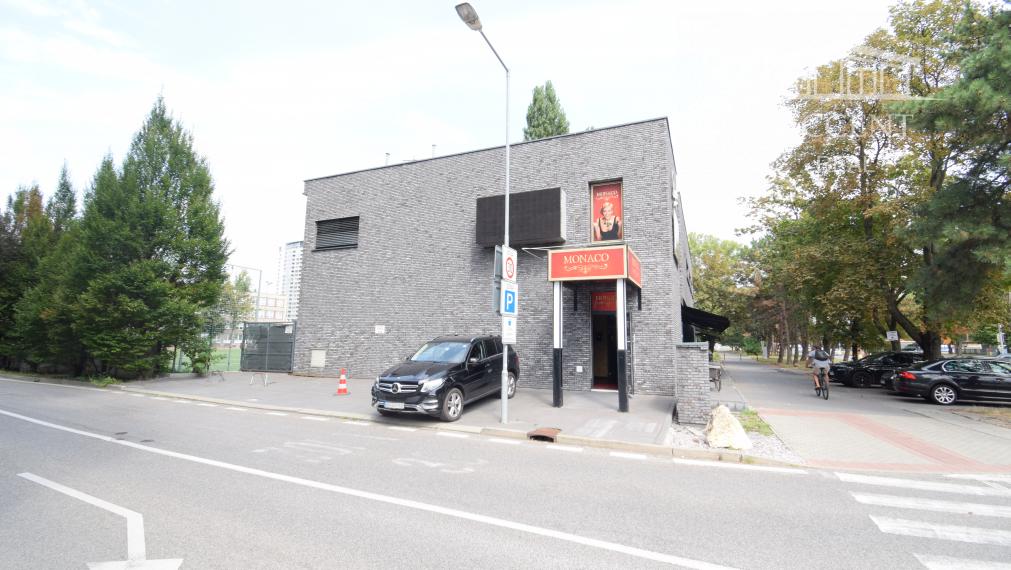KOMERČNÉ  PRIESTORY NA FREKVENTOVANEJ TRNAVSKEJ CESTE - PRI ZIMNOM ŠTADIÓNE