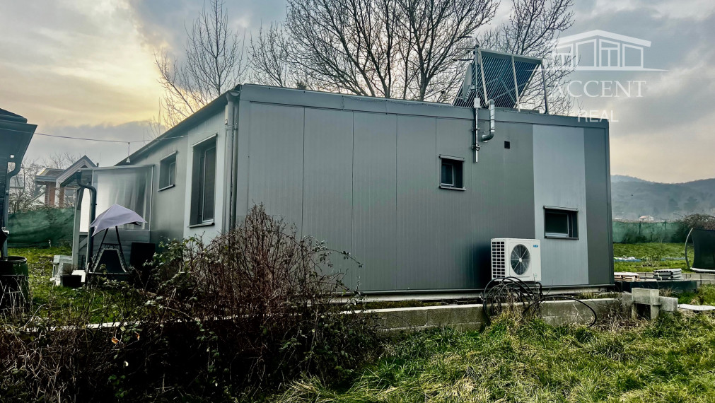 NÁDHERNÝ POZEMOK (1422M2) S MOBILNÝM DOMOM (100M2) POD LESOM - PEKNÁ CESTA RAČA