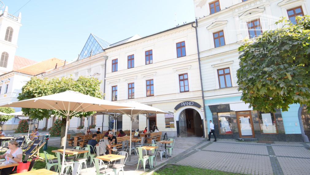 NÁDHERNÁ HISTORICKÁ BUDOVA   V CENTRE BANSKEJ BYSTRICE (1700m2)
