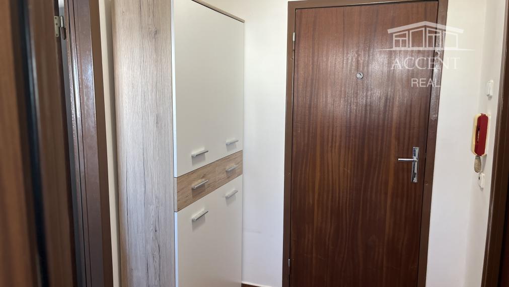 SKVELÁ CENA - NA PREDAJ 1 IZBOVÝ BYT  V DÚBRAVKE