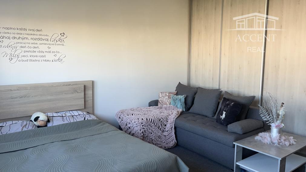 SKVELÁ CENA - NA PREDAJ 1 IZBOVÝ BYT  V DÚBRAVKE