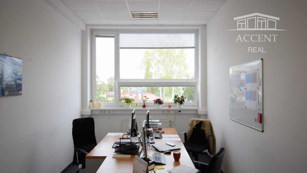 OBCHODNÉ PRIESTORY S VÝKLADOM A S KANCELÁRIAMI  NA FREKVENTOVANEJ ULICI (173 m2) IVANSKÁ CESTA