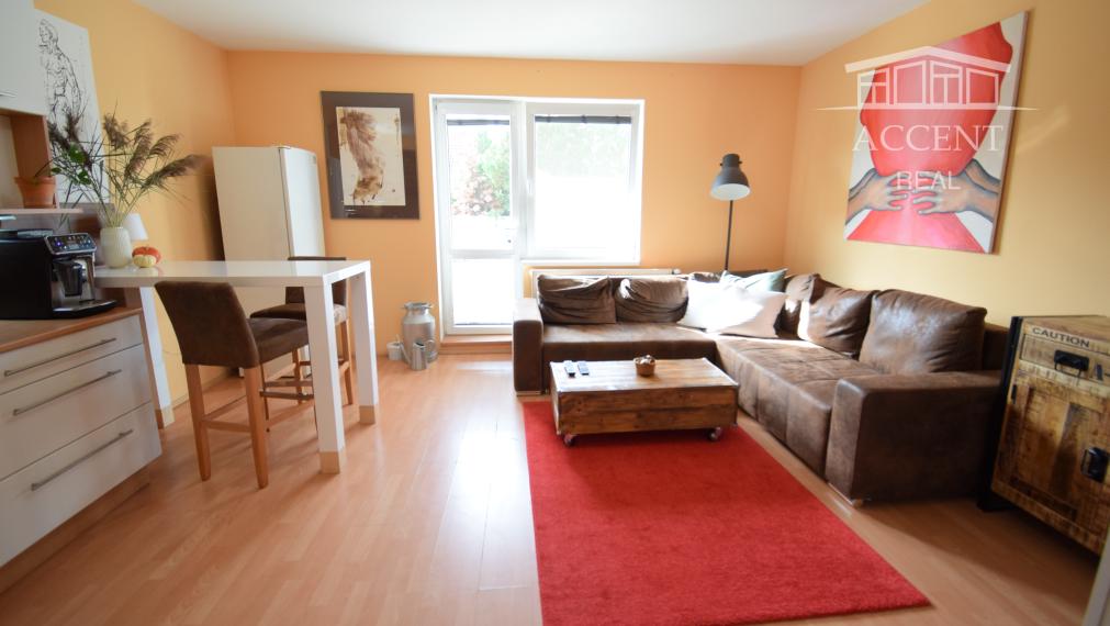 ZNÍŽENÁ CENA - PEKNÝ, KOMPLETNE ZARIADENÝ 1-IZBOVÝ BYT 45M2 S PARKOVACÍM MIESTOM