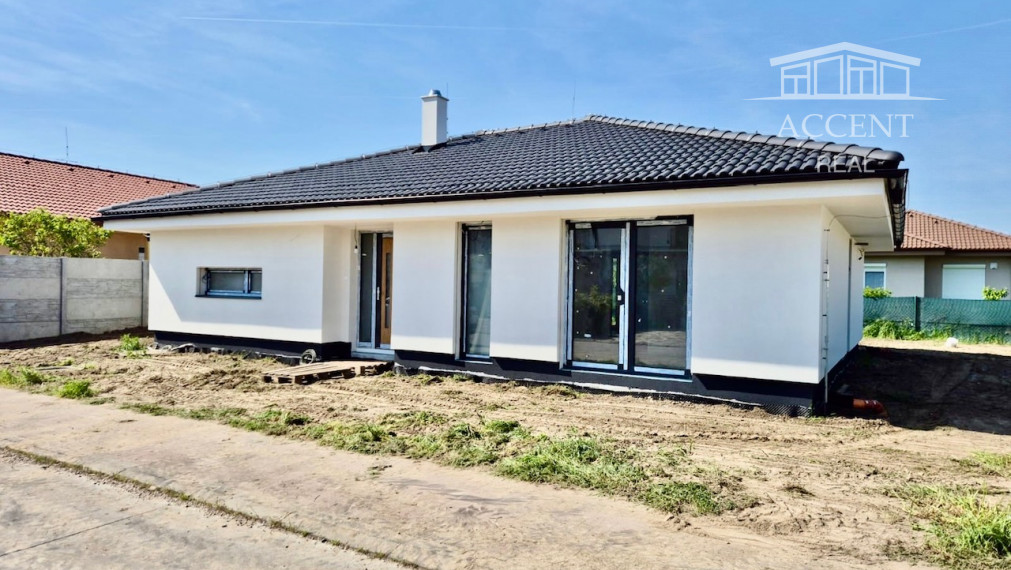 NOVOSTAVBA - 4-IZBOVÝ SAMOSTATNE STOJACI BUNGALOV(122M2) V LOKALITE TRI VODY MALINOVO