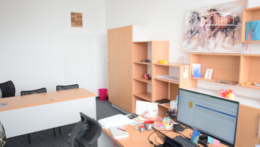 OBCHODNÉ PRIESTORY S VÝKLADOM A S KANCELÁRIAMI  NA FREKVENTOVANEJ ULICI (136m2) - IVANSKÁ CESTA