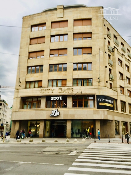 LUKRATÍVNY 3-IZBOVÝ BYT (91M2) S BALKÓNOM A S 2 KÚPEĽŇAMI NA PEŠEJ ZÓNE - LAURINSKÁ (VSTUP AJ Z GORKÉHO)