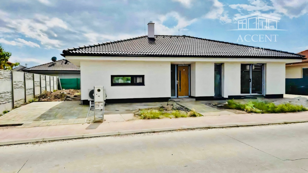 NADŠTANDARDNÝ 4-IZBOVÝ SAMOSTATNE STOJACI BUNGALOV(122M2) V SKVELEJ LOKALITE TRI VODY MALINOVO