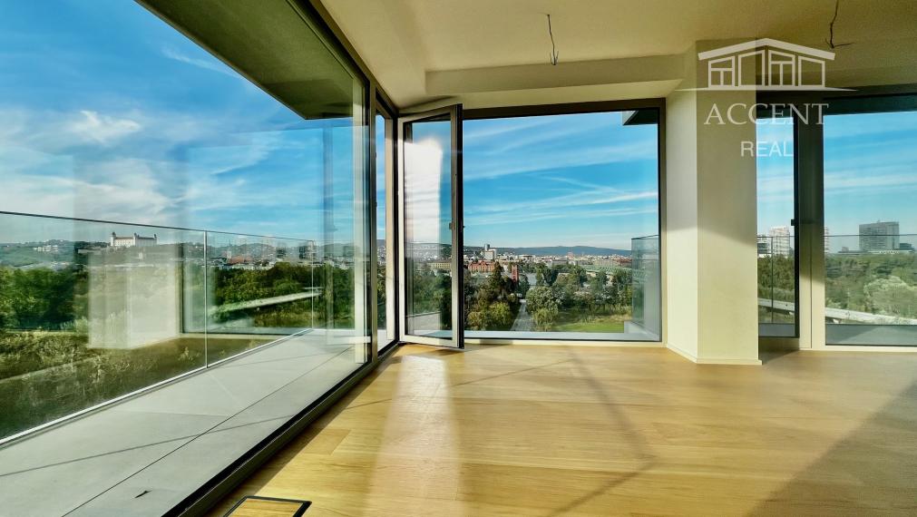 NADŠTANDARDNÝ  BYT NA 12. POSCHODÍ V NOVOSTAVBE LIGET PRI DUNAJI S PANORAMATICKÝM VÝHĽADOM NA MESTO - 2 PARKOVACIE MIESTA