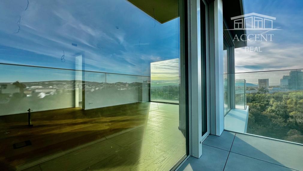 NADŠTANDARDNÝ  BYT NA 12. POSCHODÍ V NOVOSTAVBE LIGET PRI DUNAJI S PANORAMATICKÝM VÝHĽADOM NA MESTO - 2 PARKOVACIE MIESTA