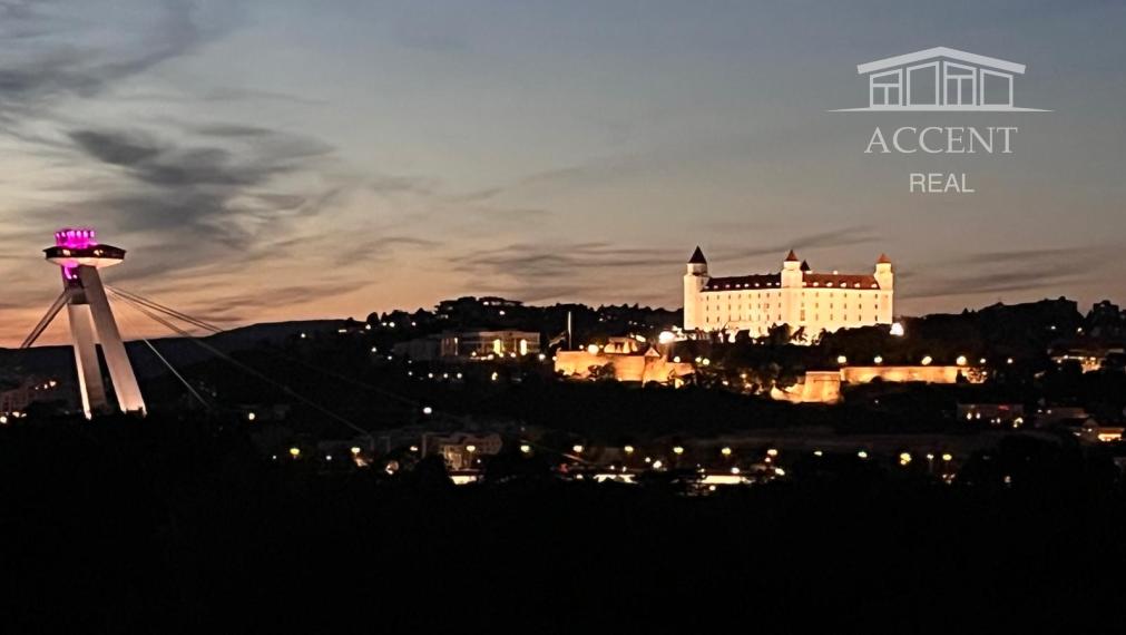 NADŠTANDARDNÝ  BYT NA 12. POSCHODÍ V NOVOSTAVBE LIGET PRI DUNAJI S PANORAMATICKÝM VÝHĽADOM NA MESTO - 2 PARKOVACIE MIESTA