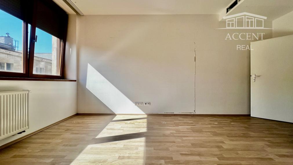 REZERVOVANÉ -  LUKRATÍVNY KLIMATIZOVANÝ  3-IZBOVÝ BYT (91M2) S BALKÓNOM A S 2 KÚPEĽŇAMI V EXKLUZÍVNOM CITY GATE NA PEŠEJ ZÓNE -GORKÉHO/LAURINSKÁ