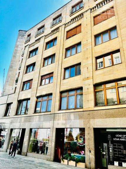 REZERVOVANÉ -  LUKRATÍVNY KLIMATIZOVANÝ  3-IZBOVÝ BYT (91M2) S BALKÓNOM A S 2 KÚPEĽŇAMI V EXKLUZÍVNOM CITY GATE NA PEŠEJ ZÓNE -GORKÉHO/LAURINSKÁ