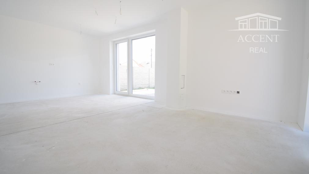 SAMOSTATNE STOJACI 4-IZBOVÝ BUNGALOV(126M2)  V KRÁĽOVEJ PRI SENCI - MOŽNOSŤ DOKONČENIA DO ŠTANDARDU VRÁTANE KUCHYNE