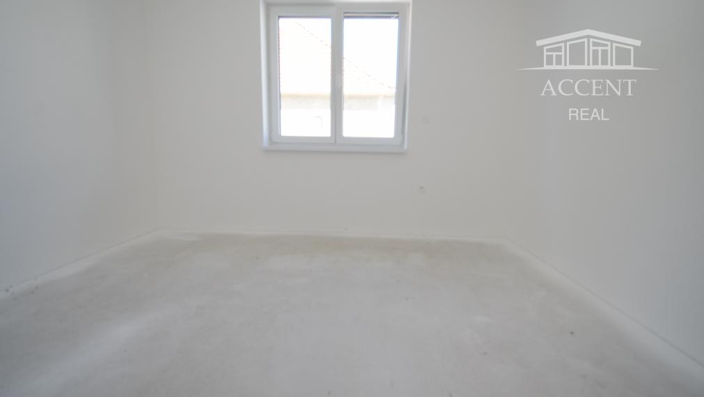 SAMOSTATNE STOJACI 4-IZBOVÝ BUNGALOV(126M2)  V KRÁĽOVEJ PRI SENCI - MOŽNOSŤ DOKONČENIA DO ŠTANDARDU VRÁTANE KUCHYNE