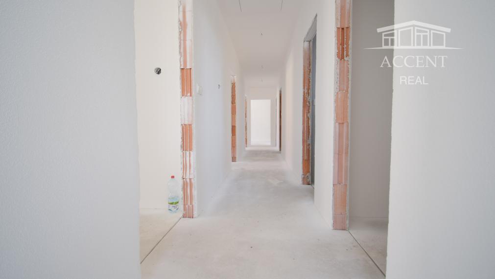 SAMOSTATNE STOJACI 4-IZBOVÝ BUNGALOV(126M2)  V KRÁĽOVEJ PRI SENCI - MOŽNOSŤ DOKONČENIA DO ŠTANDARDU VRÁTANE KUCHYNE