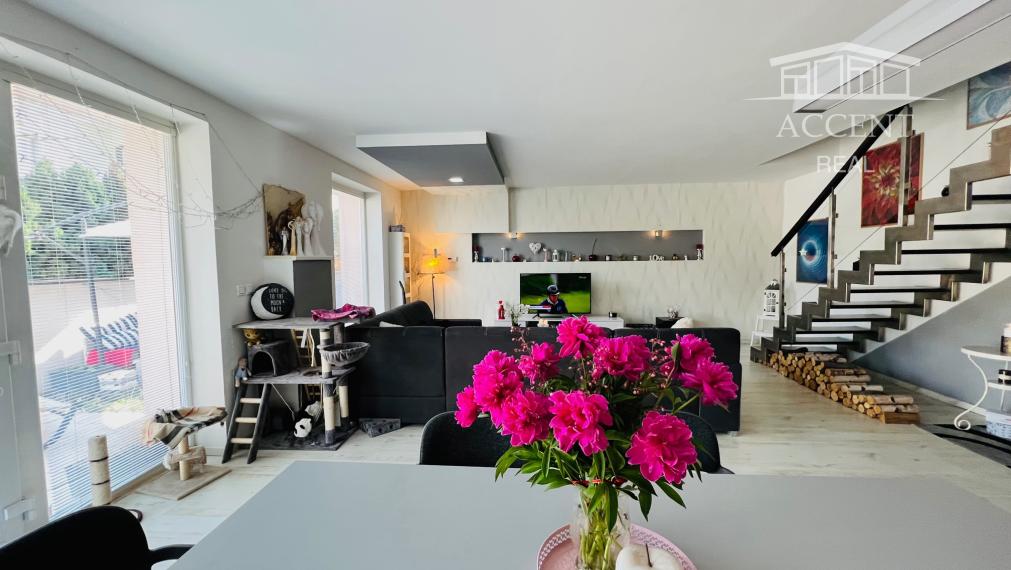 NÍZKOENERGETICKÝ 6-IZBOVÝ DOM (200M2) S GARÁŽOU - ZÁLESIE