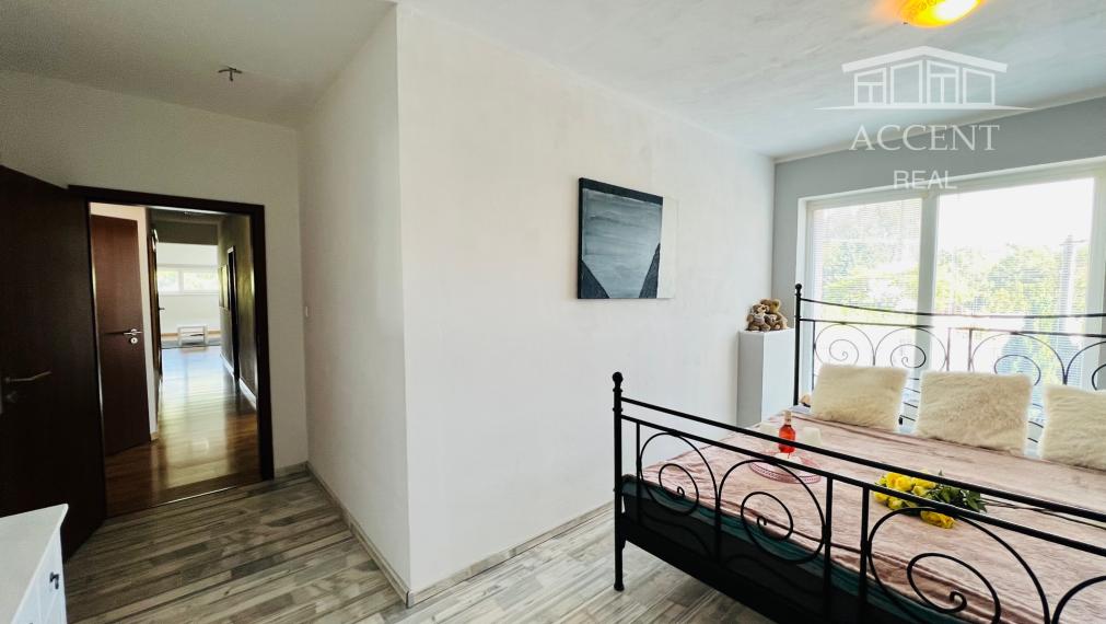 NÍZKOENERGETICKÝ 6-IZBOVÝ DOM (200M2) S GARÁŽOU - ZÁLESIE