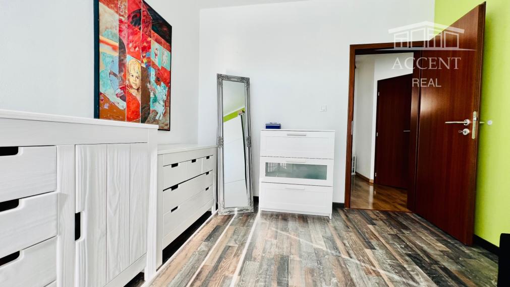 NÍZKOENERGETICKÝ 6-IZBOVÝ DOM (200M2) S GARÁŽOU - ZÁLESIE