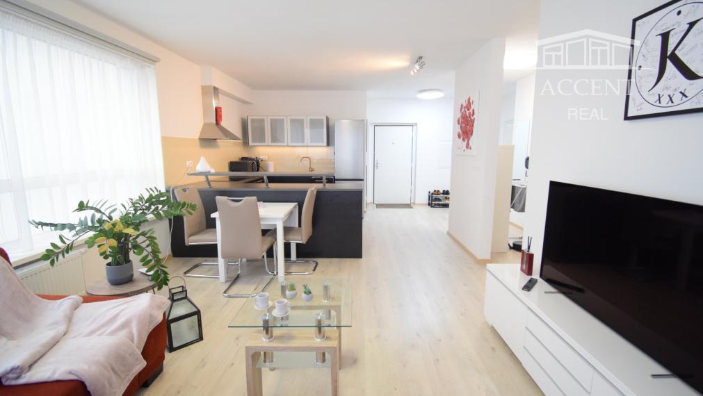 PRENÁJOM  MODERNEJ  A PRIESTRANNEJ  2 -  IZBOVEJ NOVOSTAVBY S PODZEMNÝM PARKOVACÍM MIESTOM