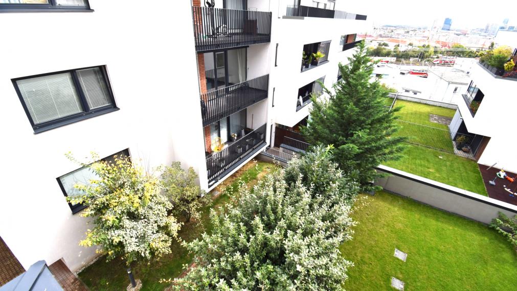 PRENÁJOM  MODERNEJ  A PRIESTRANNEJ  2 -  IZBOVEJ NOVOSTAVBY S PODZEMNÝM PARKOVACÍM MIESTOM