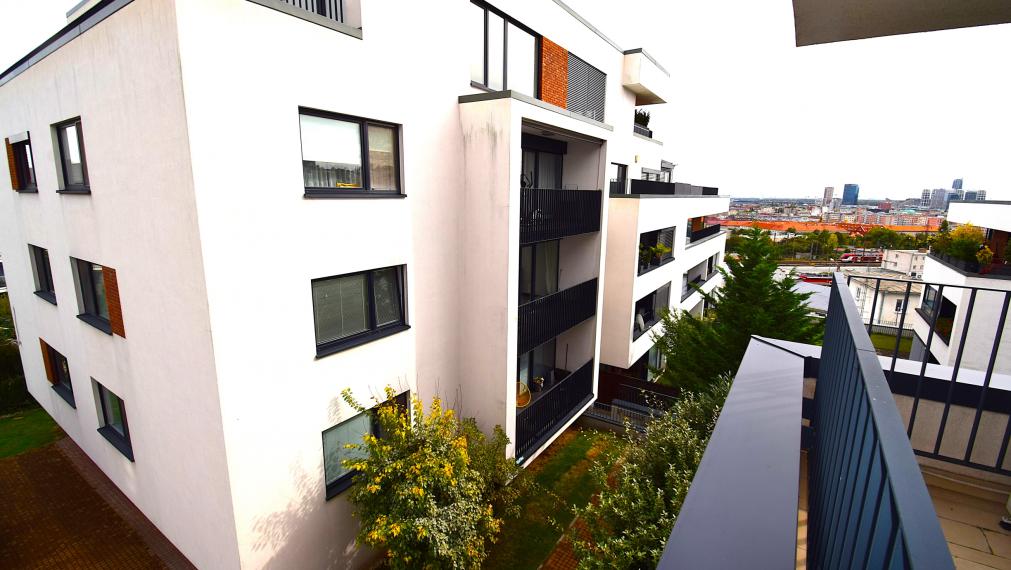 PRENÁJOM  MODERNEJ  A PRIESTRANNEJ  2 -  IZBOVEJ NOVOSTAVBY S PODZEMNÝM PARKOVACÍM MIESTOM