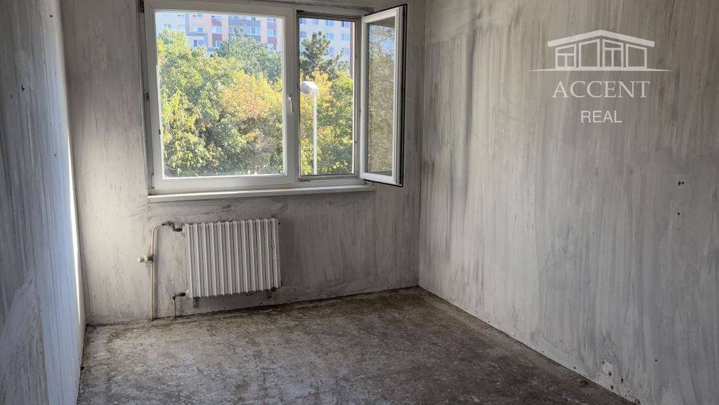 VEĽMI PEKNÝ 3IZBOVÝ BYT S BALKÓNOM A PIVNICOU (68) PETRŽALKA - GESSAYOVA  ULICA