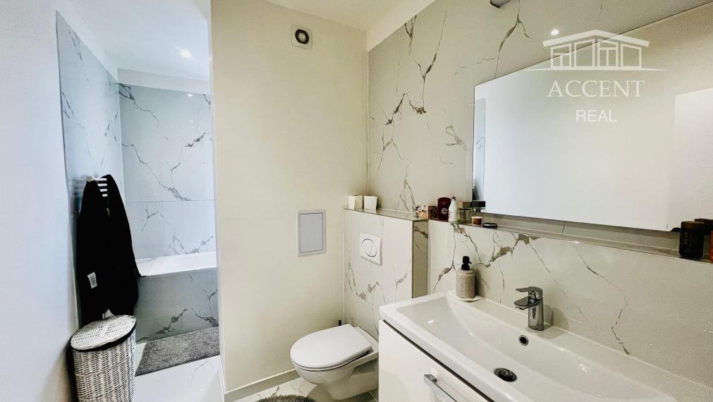 PRENÁJOM VEĽMI PEKNÉHO KLIMATIZOVANÉHO 1,5 IZBOVÉHO BYTU NA MESAČNEJ ULICI V RUŽINOVE