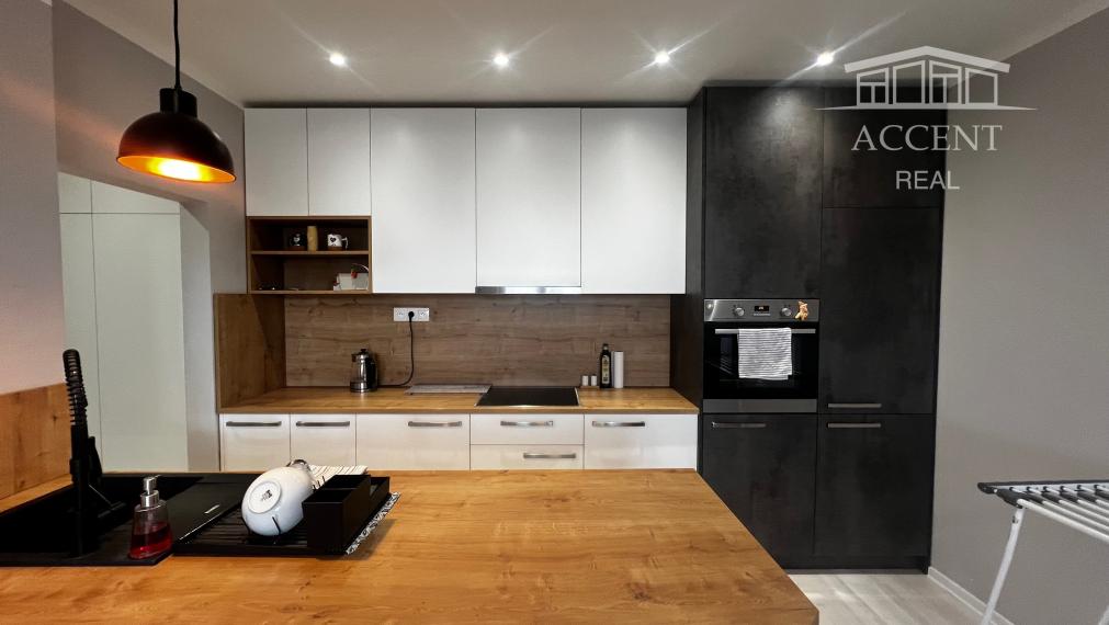 PRENÁJOM VEĽMI PEKNÉHO KLIMATIZOVANÉHO 1,5 IZBOVÉHO BYTU NA MESAČNEJ ULICI V RUŽINOVE