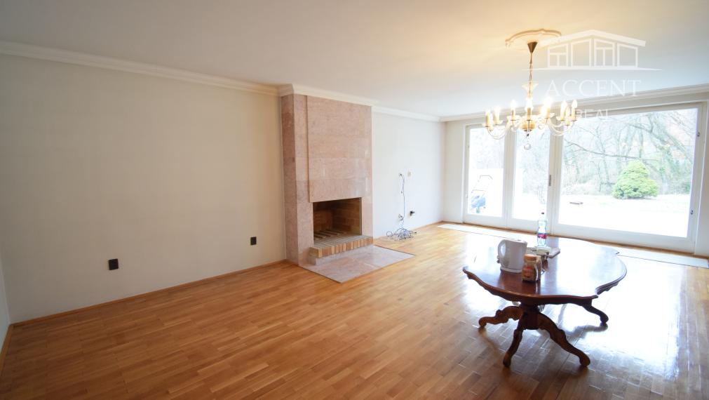 DVOJPODLAŽNÁ VILA (279M2) S PEKNÝM ROVINATÝM POZEMKOM(592M2) A NÁDHERNÝM VÝHĽADOM  - 6 PARKOVACÍCH MIEST