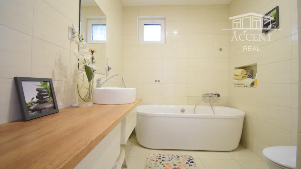 KOMPLETNE ZARIADENÝ 4- IZBOVÝ MOBILNÝ DOM S TERASOU S KRÁSNYM SLNEČNÝM POZEMKOM (1427M2) - PEKNÁ CESTA RAČA