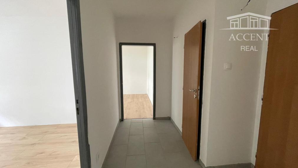 PEKNÝ 3-IZBOVÝ BYT S VEĽKOU  LOGGIOU (72M2) BLÍZKO CENTRA- KOMENSKÉHO ULICA MODRA