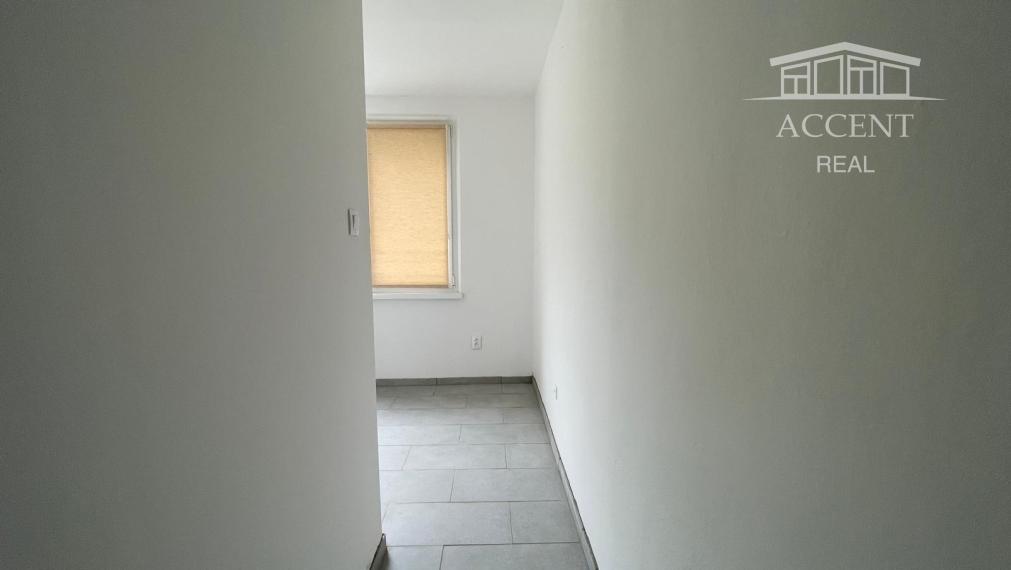 PEKNÝ 3-IZBOVÝ BYT S VEĽKOU  LOGGIOU (72M2) BLÍZKO CENTRA- KOMENSKÉHO ULICA MODRA