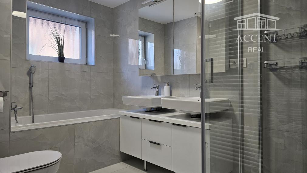 PRIESTRANNÝ 3-IZBOVÝ BYT S PARKOVANIM A PIVNICOU(78M2) v Rodinnom dome - PASIENKOVA ULICA