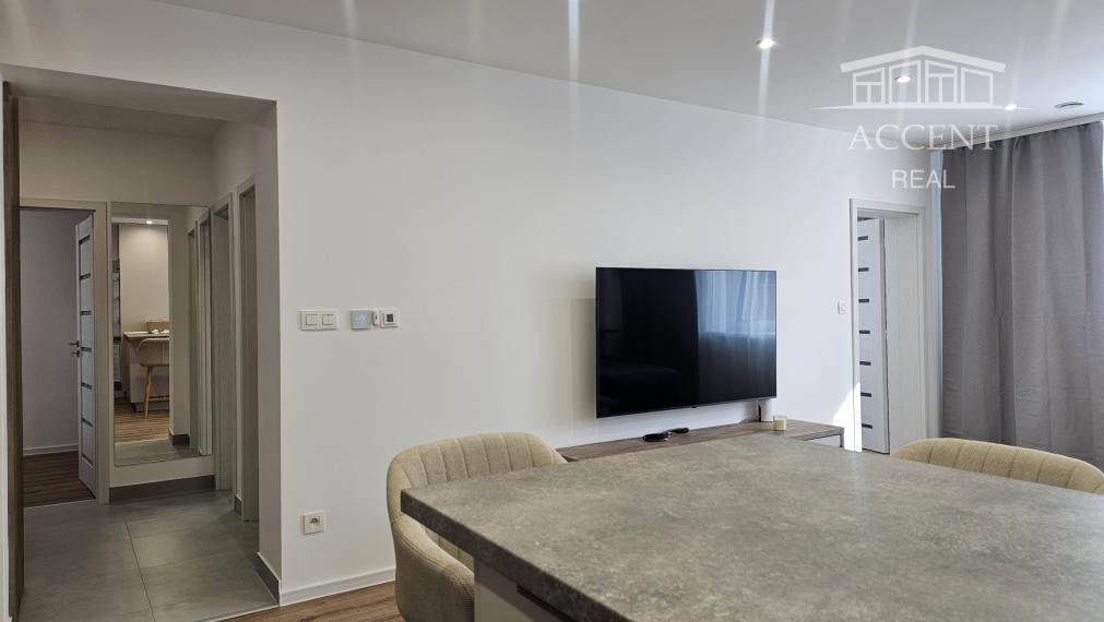 PRIESTRANNÝ 3-IZBOVÝ BYT S PARKOVANIM A PIVNICOU(78M2) v Rodinnom dome - PASIENKOVA ULICA