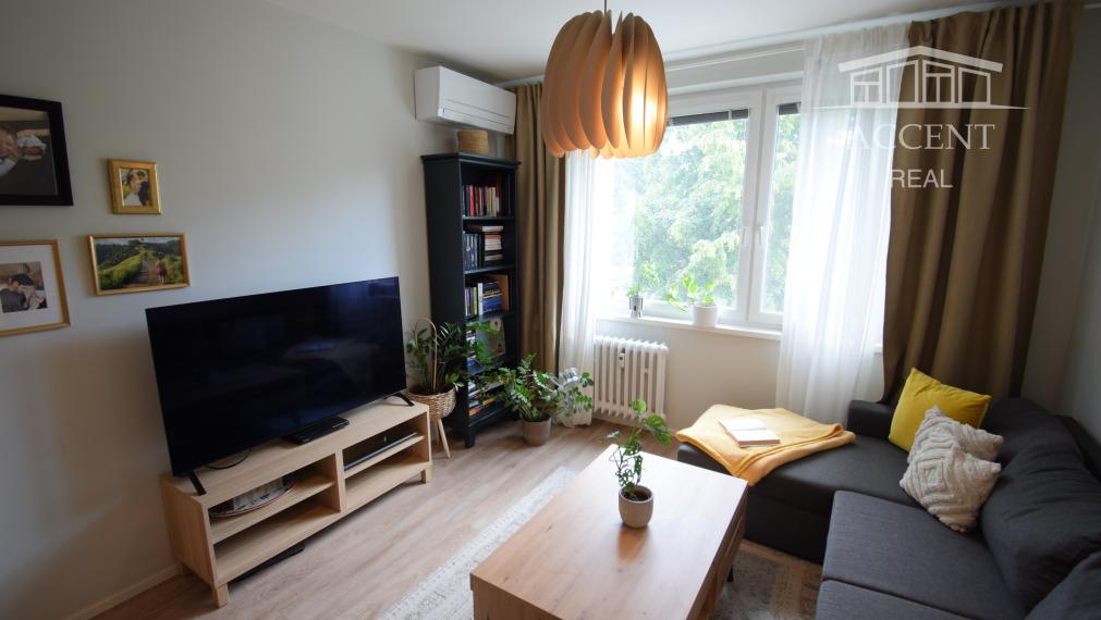 PRIPRAVUJEME PRE VÁS - PREDAJ KOMPLETNE ZREKONŠTRUOVANÉHO 3 IZBOVÉHO BYTU (70 M2)V RUŽINOVE VO VÝBORNEJ LOKALITE PLNEJ ZELENE