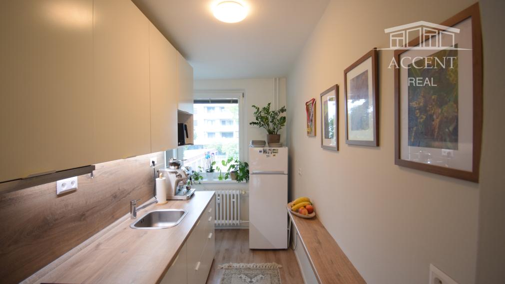 PRIPRAVUJEME PRE VÁS - PREDAJ KOMPLETNE ZREKONŠTRUOVANÉHO 3 IZBOVÉHO BYTU (70 M2)V RUŽINOVE VO VÝBORNEJ LOKALITE PLNEJ ZELENE