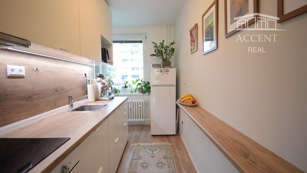 PRIPRAVUJEME PRE VÁS - PREDAJ KOMPLETNE ZREKONŠTRUOVANÉHO 3 IZBOVÉHO BYTU (70 M2)V RUŽINOVE VO VÝBORNEJ LOKALITE PLNEJ ZELENE