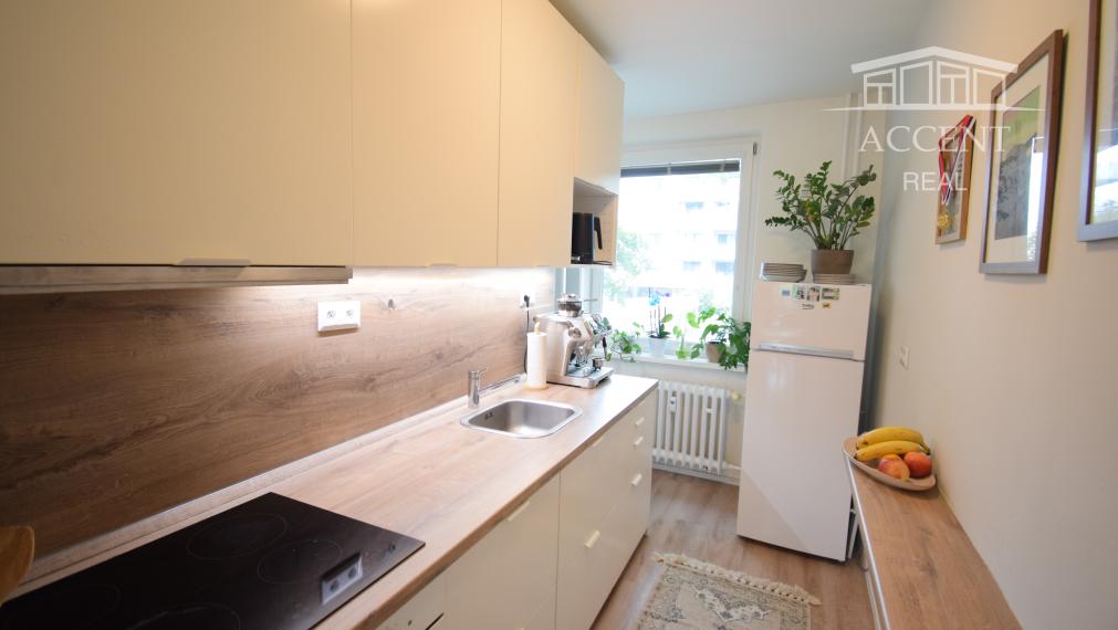 PRIPRAVUJEME PRE VÁS - PREDAJ KOMPLETNE ZREKONŠTRUOVANÉHO 3 IZBOVÉHO BYTU (70 M2)V RUŽINOVE VO VÝBORNEJ LOKALITE PLNEJ ZELENE