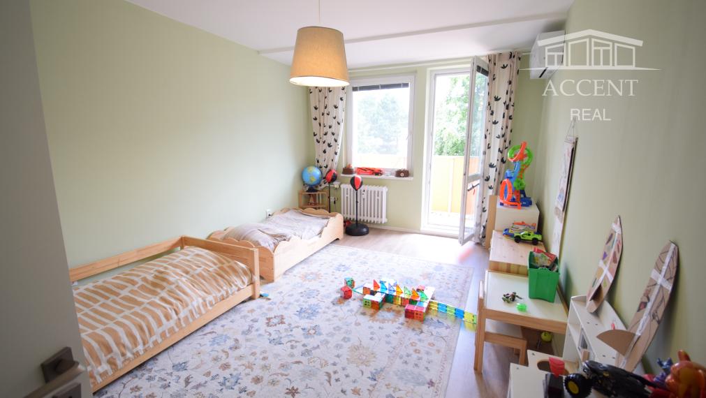 PRIPRAVUJEME PRE VÁS - PREDAJ KOMPLETNE ZREKONŠTRUOVANÉHO 3 IZBOVÉHO BYTU (70 M2)V RUŽINOVE VO VÝBORNEJ LOKALITE PLNEJ ZELENE