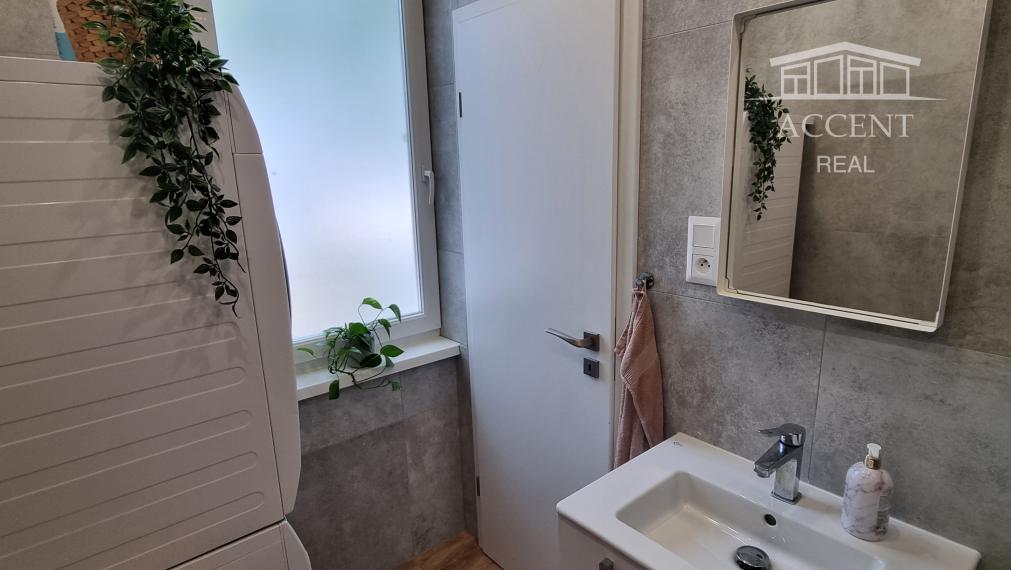 PRIPRAVUJEME PRE VÁS - PREDAJ KOMPLETNE ZREKONŠTRUOVANÉHO 3 IZBOVÉHO BYTU (70 M2)V RUŽINOVE VO VÝBORNEJ LOKALITE PLNEJ ZELENE