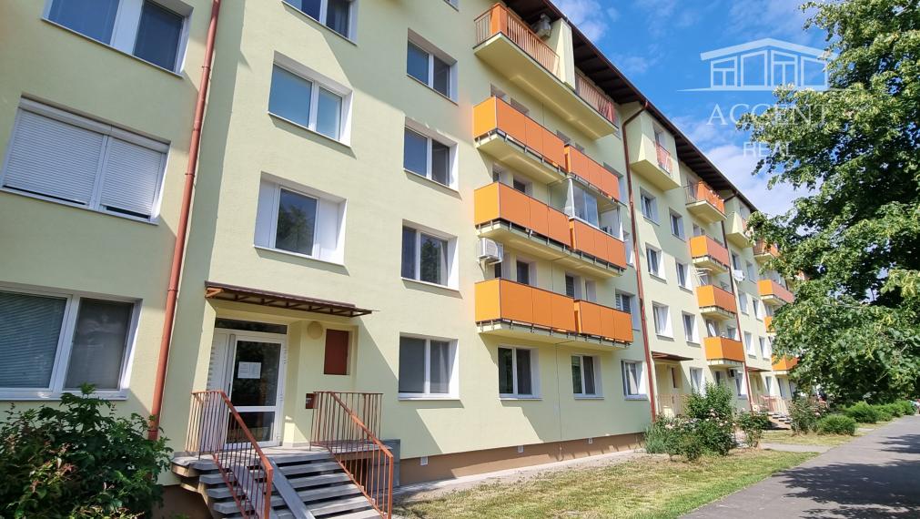 PRIPRAVUJEME PRE VÁS - PREDAJ KOMPLETNE ZREKONŠTRUOVANÉHO 3 IZBOVÉHO BYTU (70 M2)V RUŽINOVE VO VÝBORNEJ LOKALITE PLNEJ ZELENE