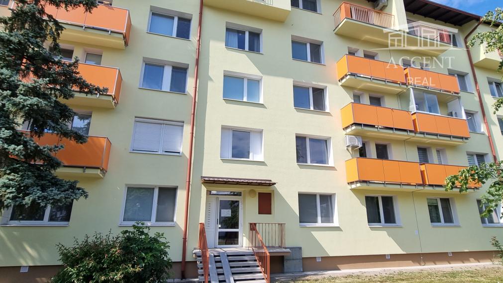 PRIPRAVUJEME PRE VÁS - PREDAJ KOMPLETNE ZREKONŠTRUOVANÉHO 3 IZBOVÉHO BYTU (70 M2)V RUŽINOVE VO VÝBORNEJ LOKALITE PLNEJ ZELENE