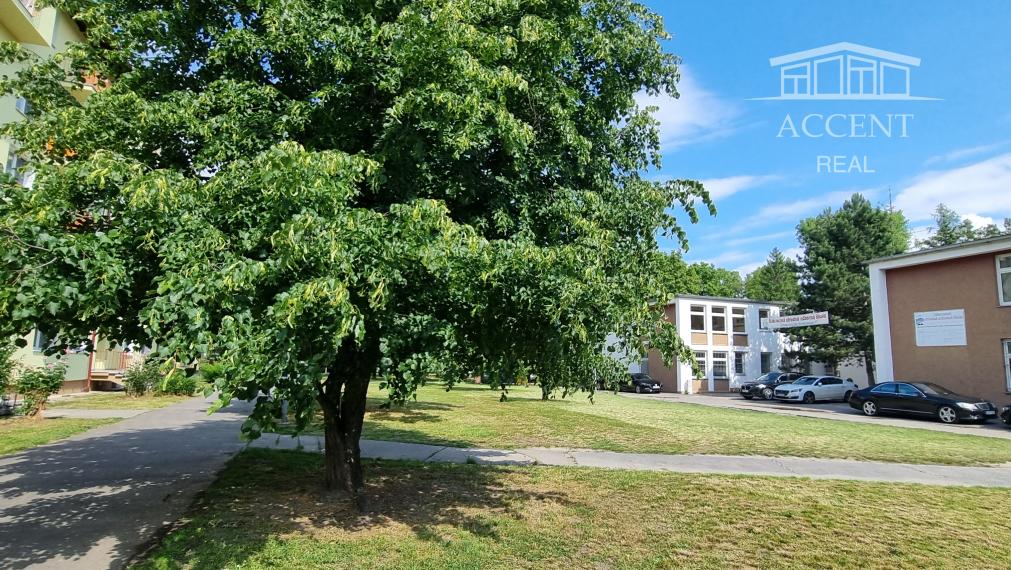 PRIPRAVUJEME PRE VÁS - PREDAJ KOMPLETNE ZREKONŠTRUOVANÉHO 3 IZBOVÉHO BYTU (70 M2)V RUŽINOVE VO VÝBORNEJ LOKALITE PLNEJ ZELENE